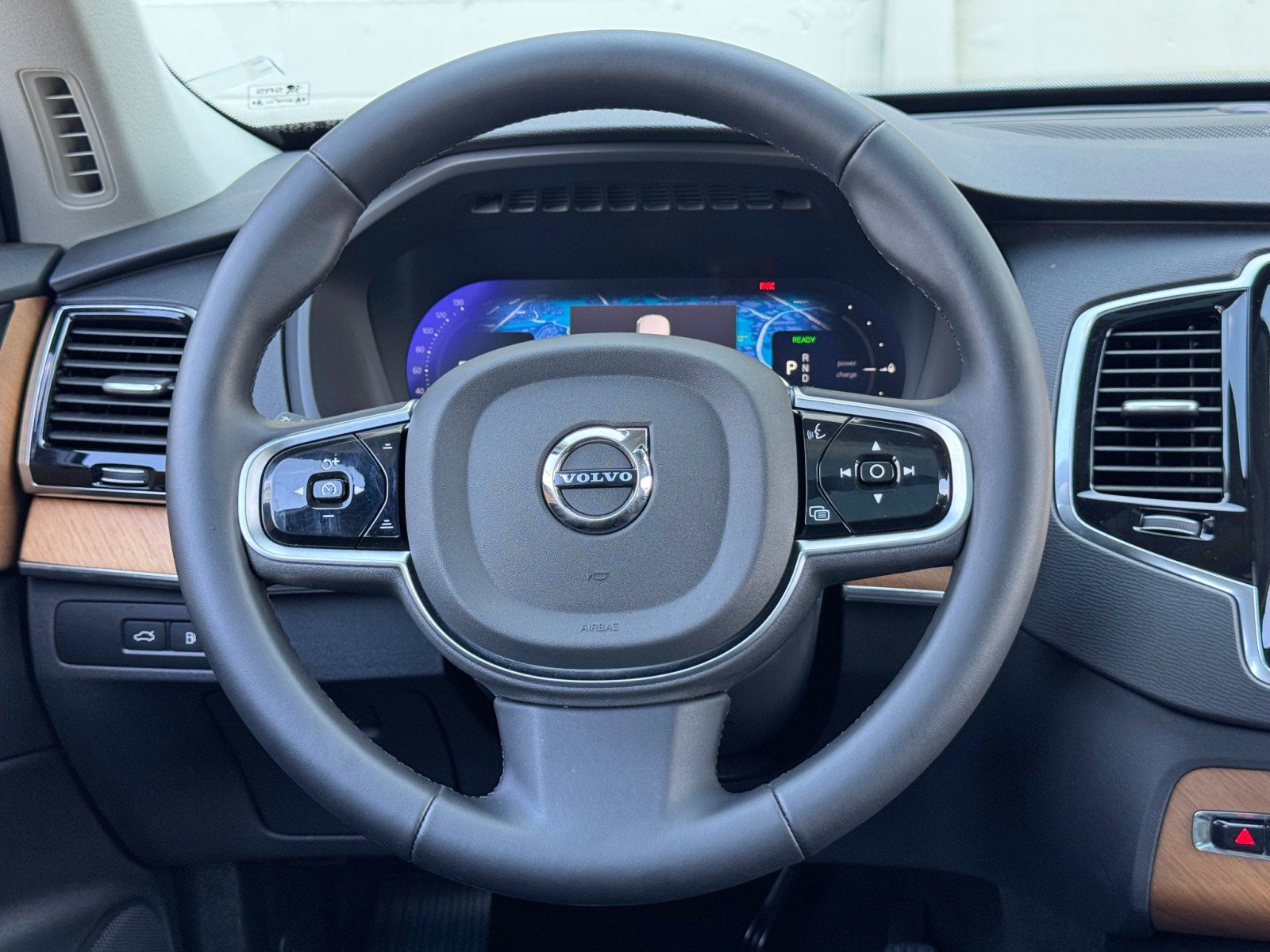 Used 2025 Volvo XC90 T8 Plus w/ Protection Package Premier AWD/4WD image 21