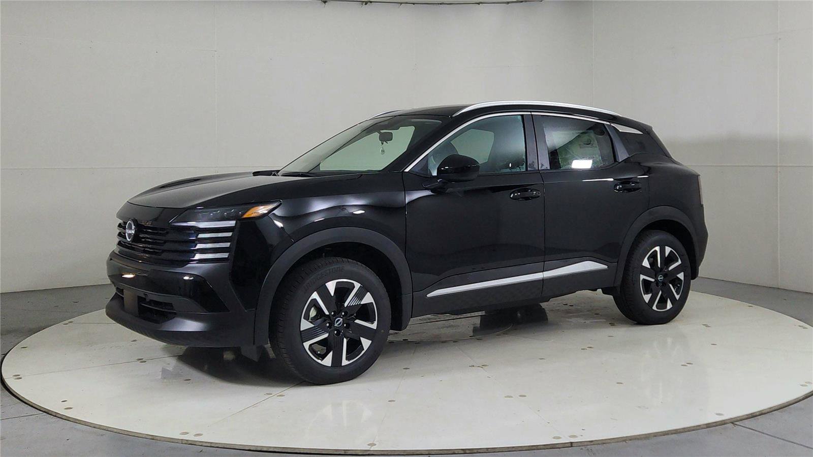 New 2026 Nissan Kicks SV w/ Illumination Package image 3