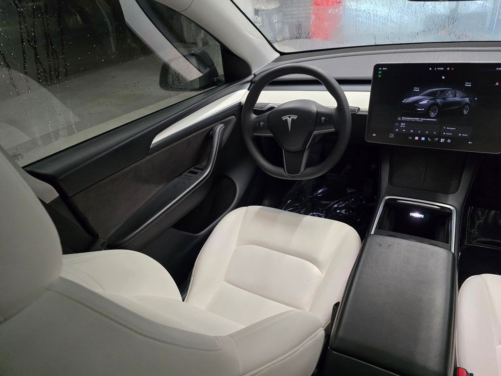 Used 2024 Tesla Model Y Long Range AWD/4WD image 36