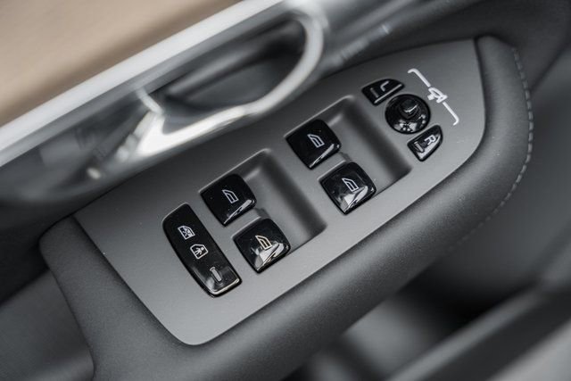 Certified 2025 Volvo XC90 T8 Core w/ Climate Package image 37