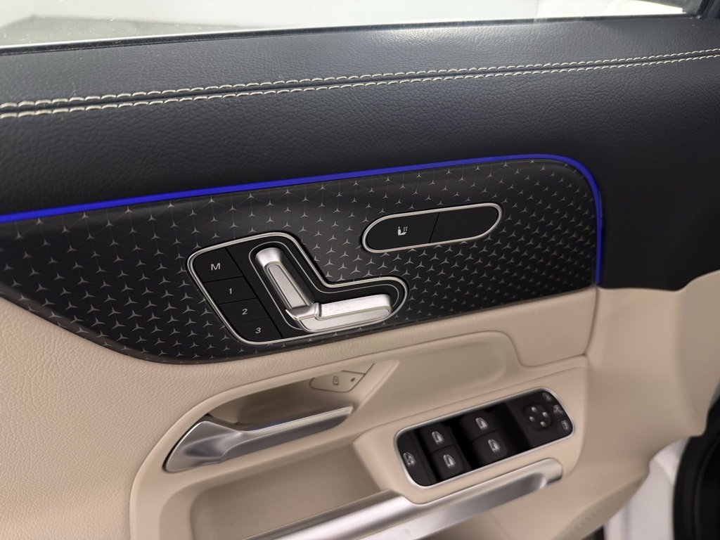 Used 2025 Mercedes-Benz GLB 250 4MATIC image 22
