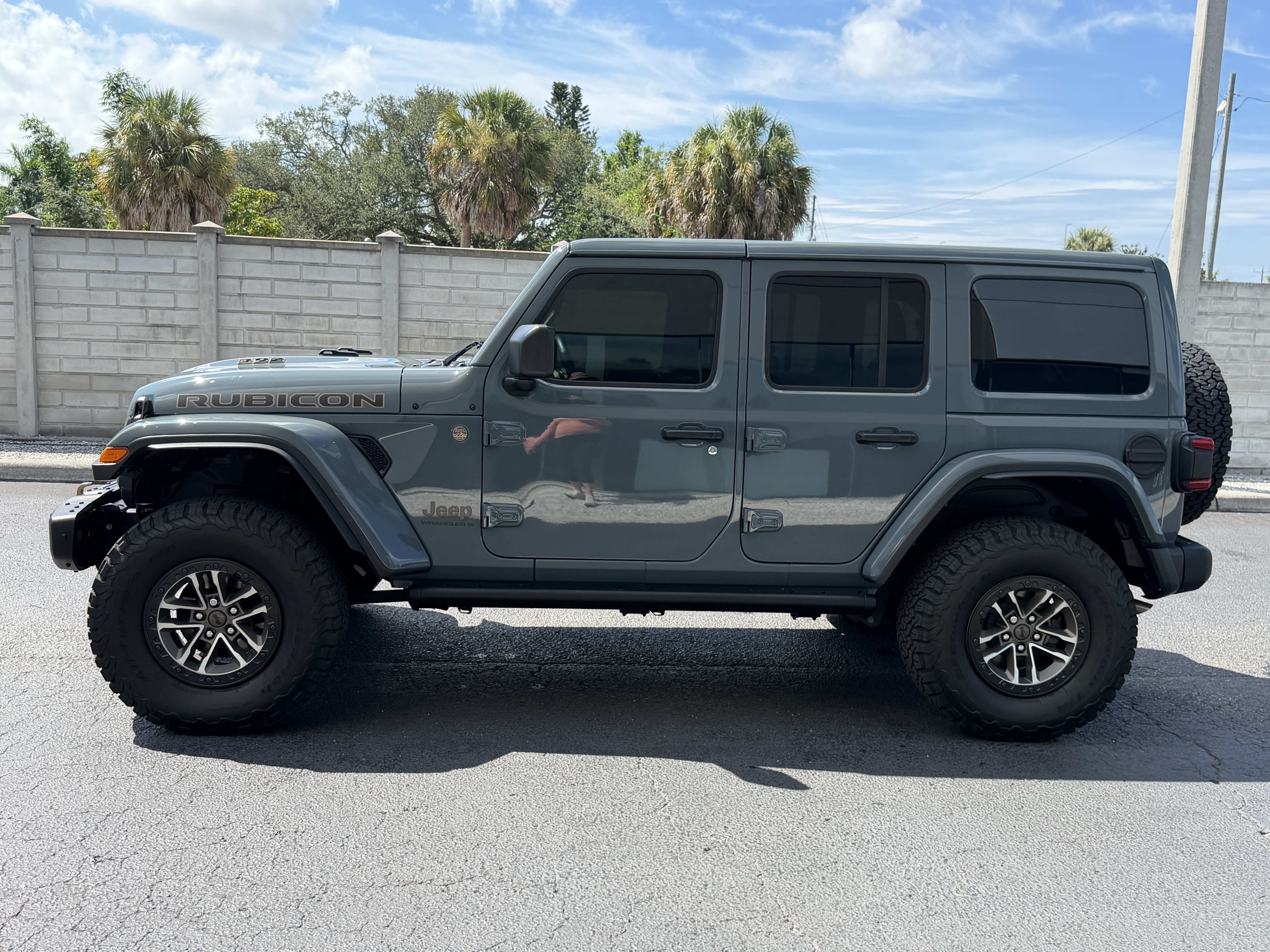 Used 2024 Jeep Wrangler Unlimited Rubicon 392 AWD/4WD image 2