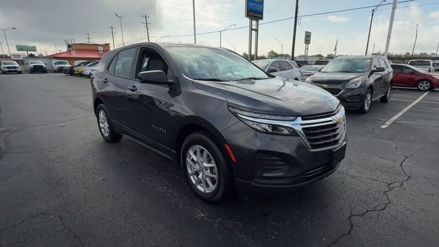 Used 2022 Chevrolet Equinox LS image 2