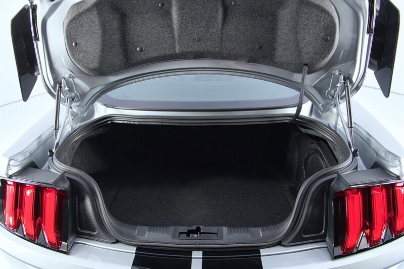 Used 2022 Ford Mustang Shelby GT500 w/ Carbon Fiber Track Pack RWD image 37