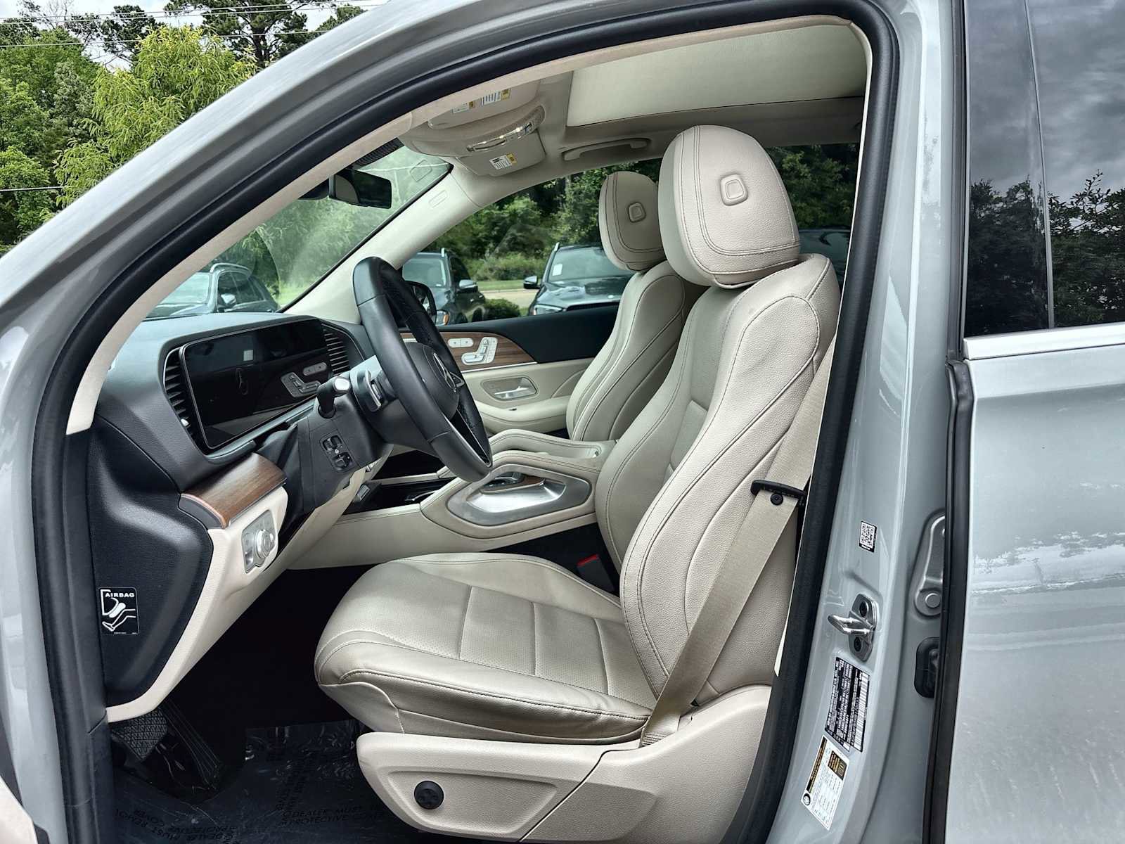 Used 2024 Mercedes-Benz GLE 350 4MATIC image 3
