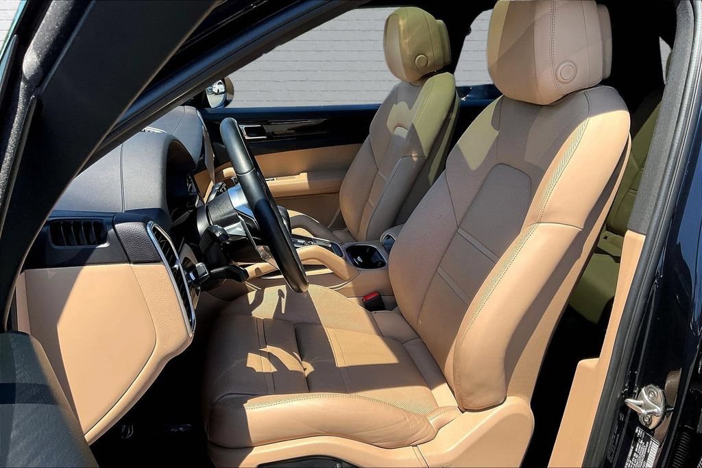 Used 2022 Porsche Cayenne AWD/4WD image 21