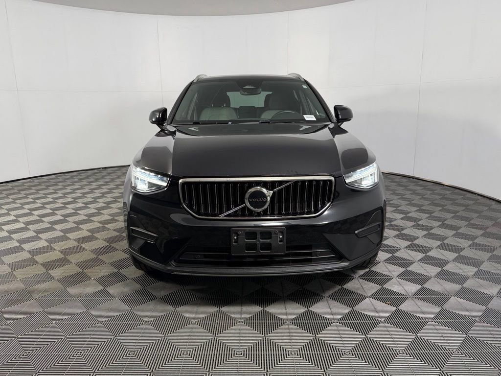 Used 2025 Volvo XC40 B5 Core image 5