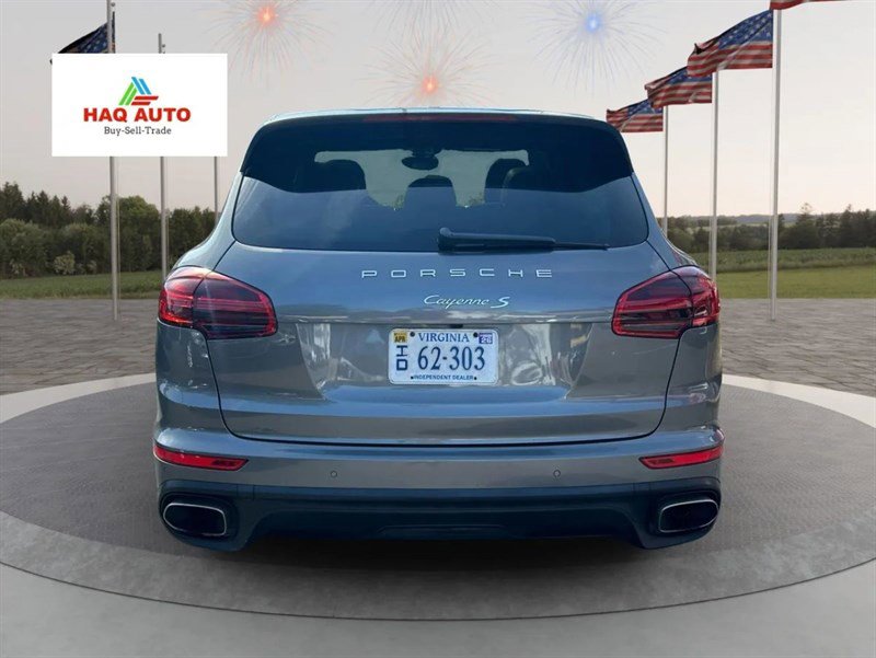Used 2018 Porsche Cayenne Sport Utility 4D image 6