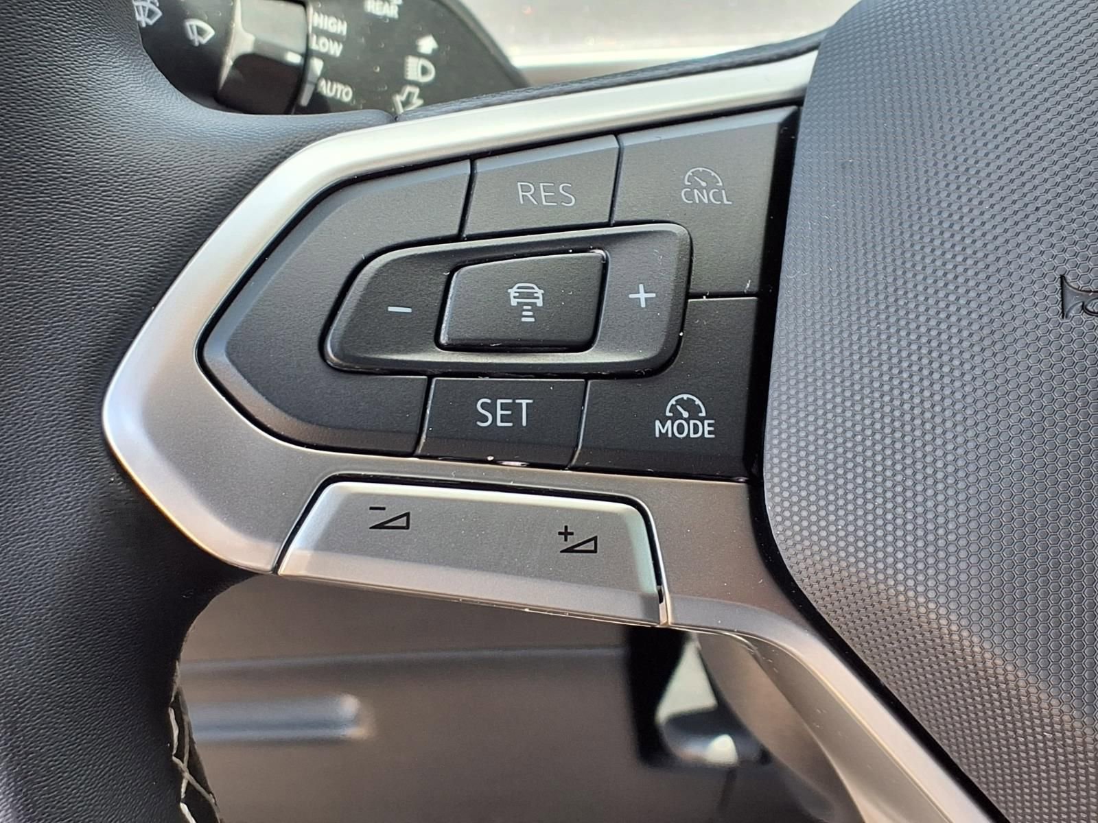 Certified 2025 Volkswagen Tiguan S FWD image 17