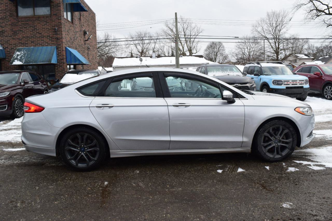 Used 2017 Ford Fusion SE FWD image 5