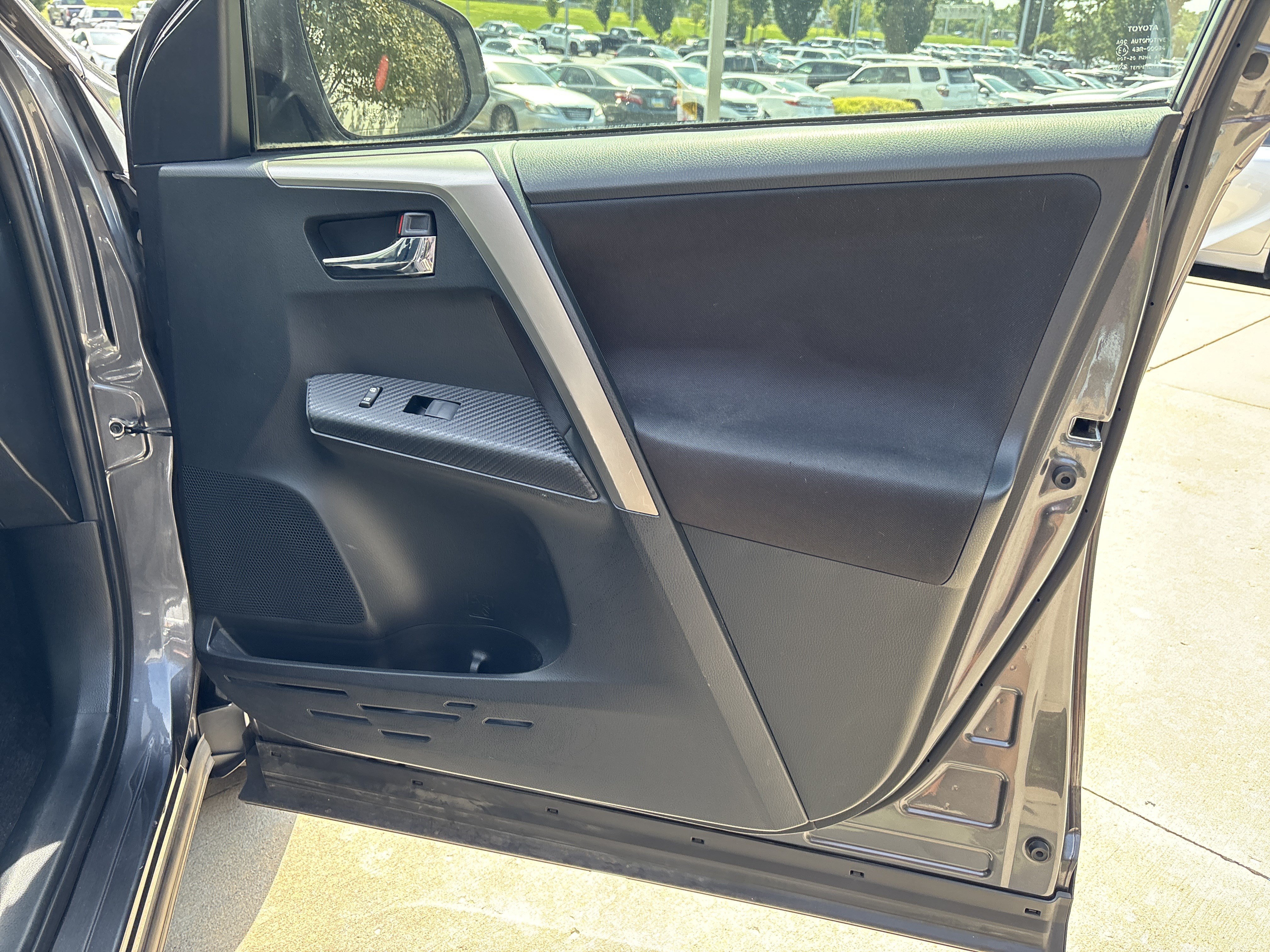 Used 2015 Toyota RAV4 XLE FWD image 29
