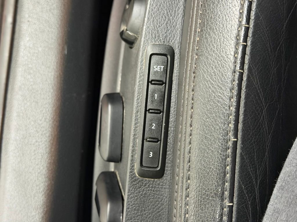 Used 2015 Volkswagen Passat TDI SEL Premium image 32