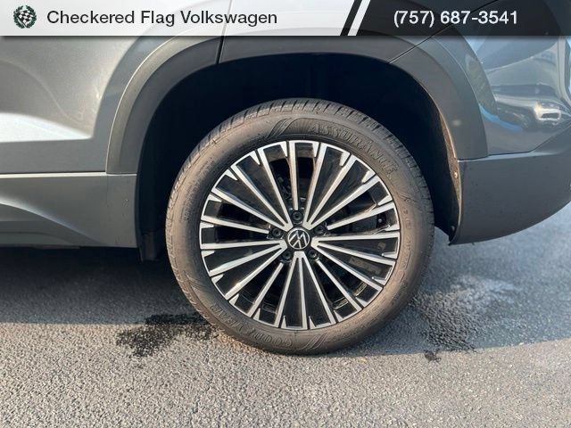 Certified 2025 Volkswagen Taos SE FWD image 7