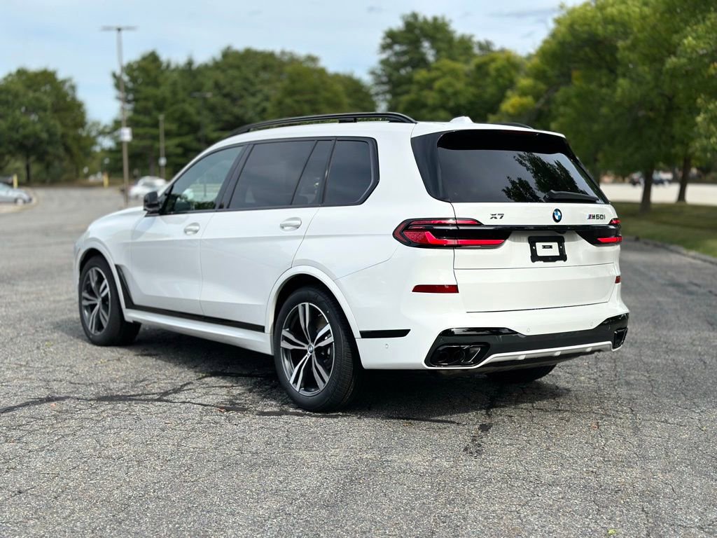 New 2026 BMW X7 M60i image 4