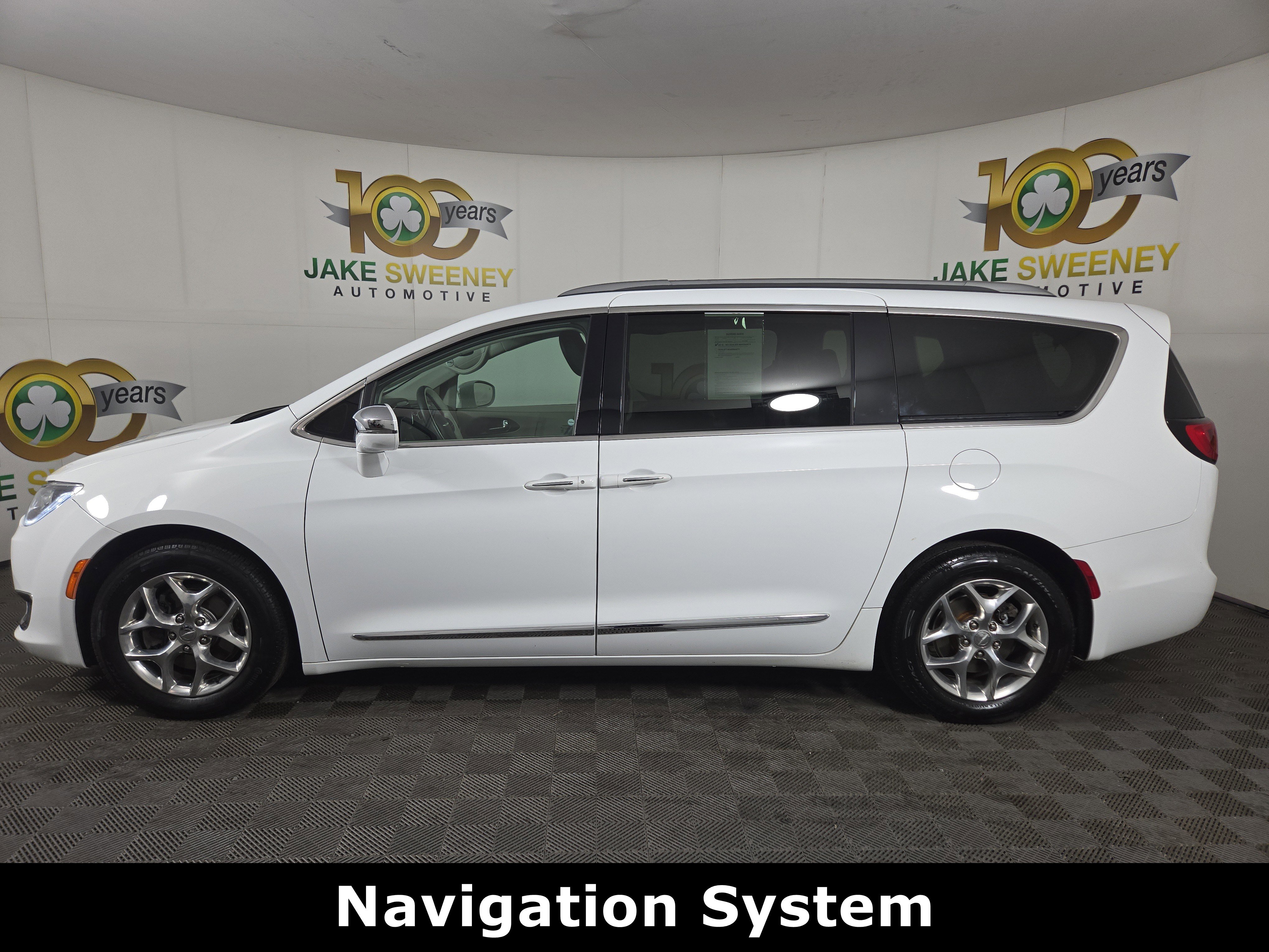 Used 2018 Chrysler Pacifica Limited image 5
