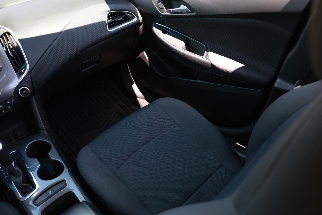 Used 2018 Chevrolet Cruze LT image 22