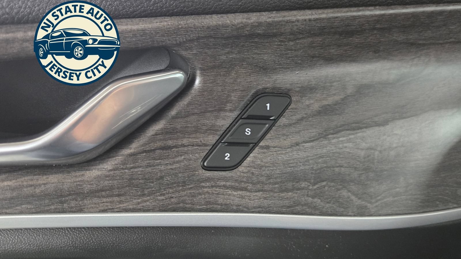 Used 2024 Jeep Grand Cherokee Limited AWD/4WD image 25