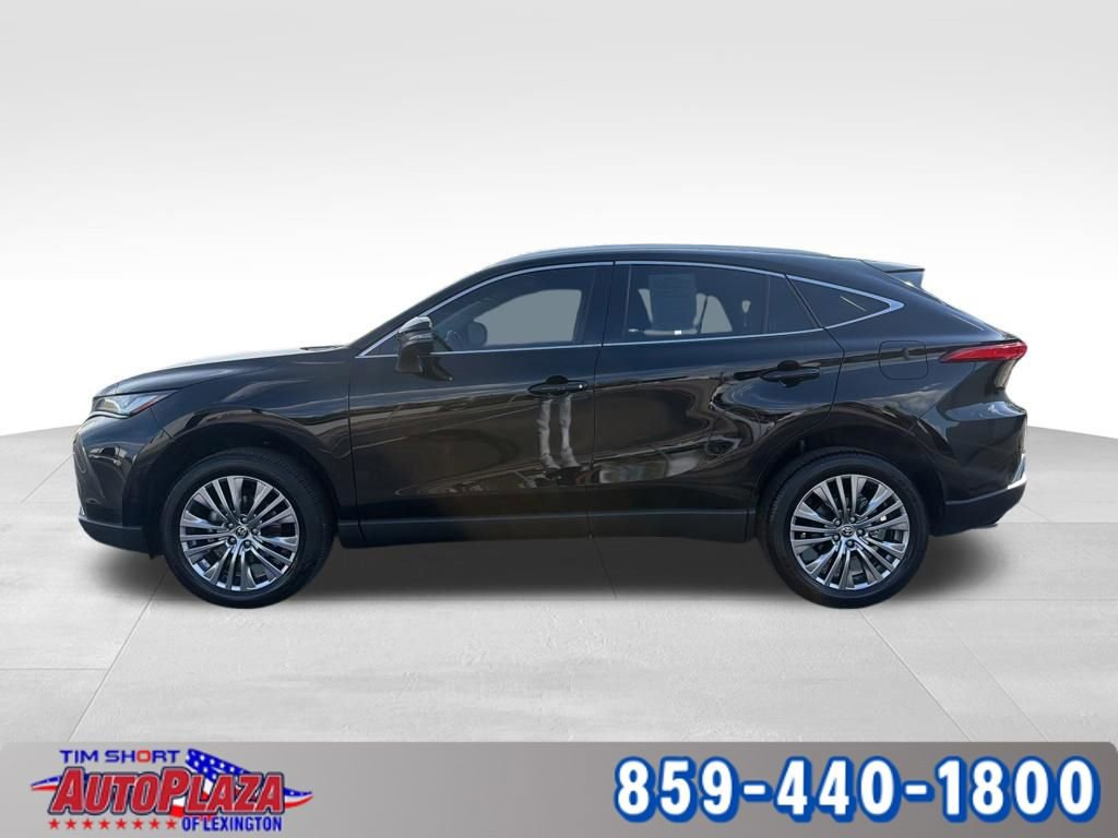 Used 2024 Toyota Venza XLE AWD/4WD image 3
