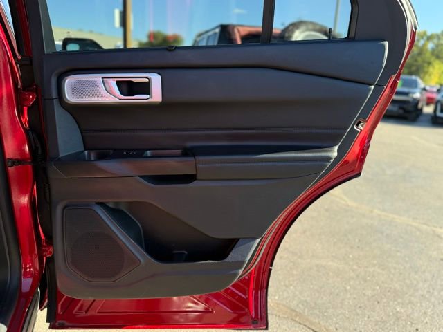 Certified 2020 Ford Explorer Platinum w/ Premium Technology Package image 18