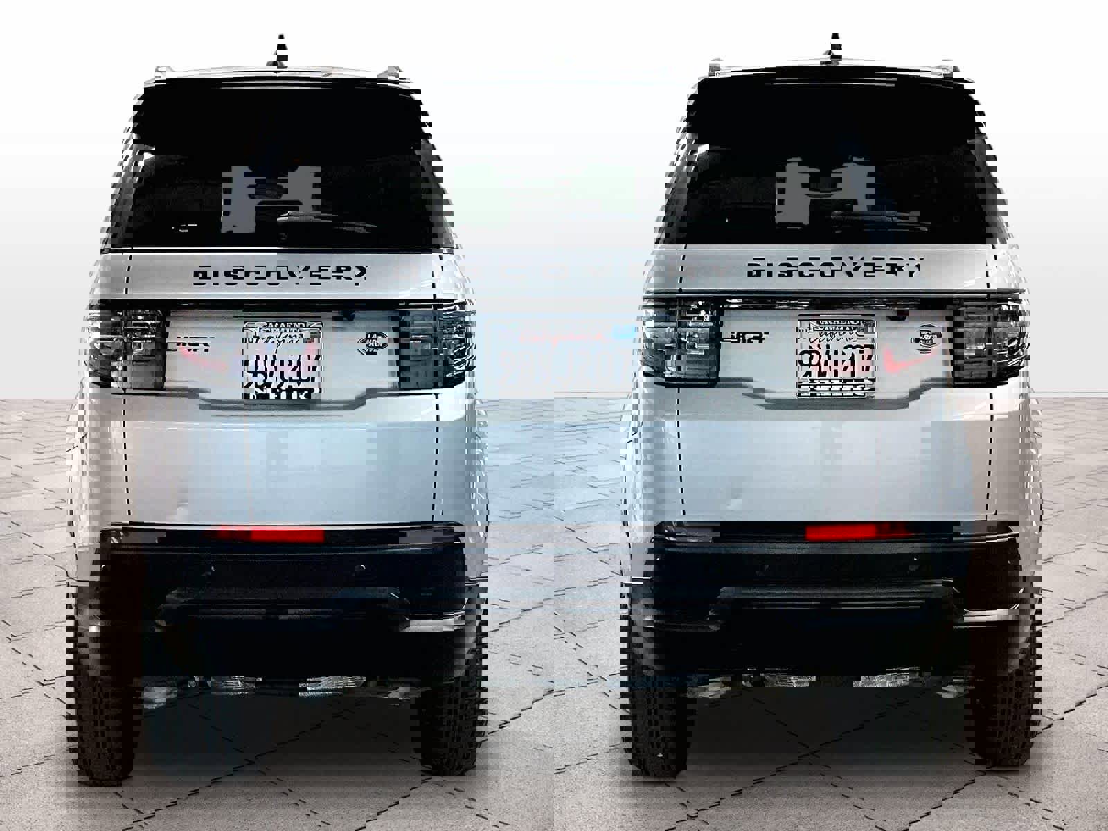 Used 2023 Land Rover Discovery Sport SE image 6