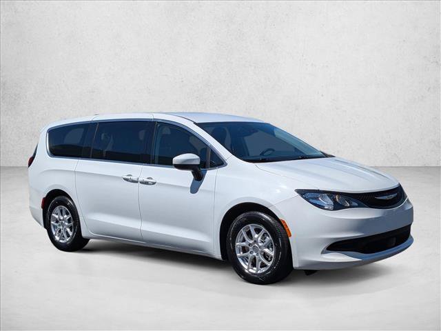 Used 2023 Chrysler Voyager LX FWD image 3