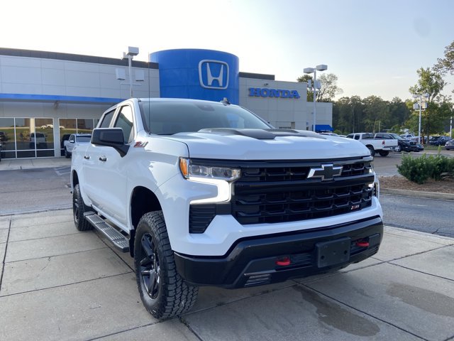 Used 2023 Chevrolet Silverado 1500 LT Trail Boss w/ Protection Package AWD/4WD image 2