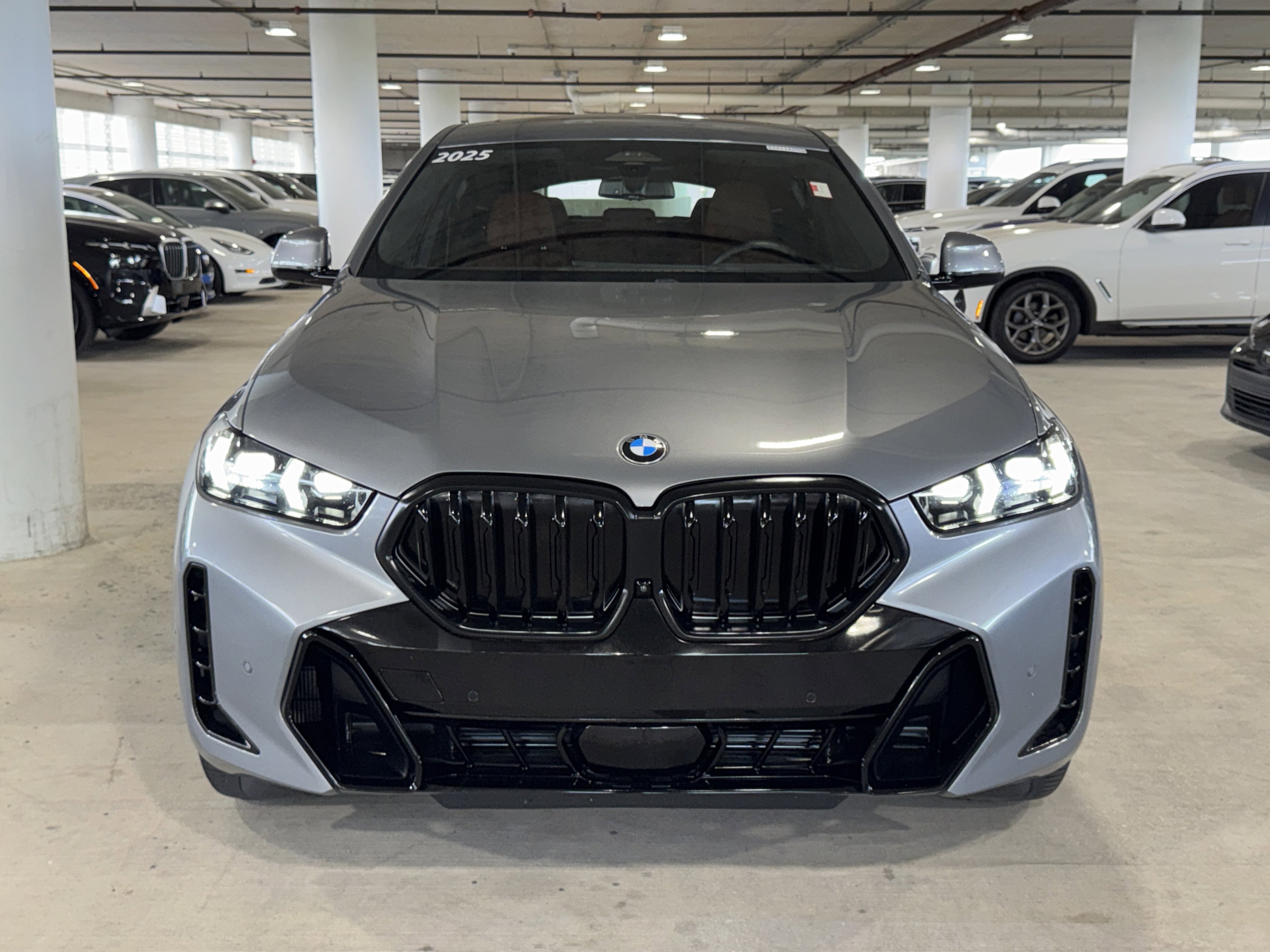 Used 2025 BMW X6 xDrive40i w/ Climate Comfort Package image 3