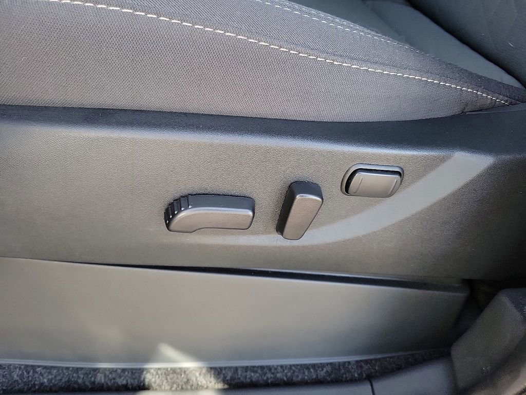 Used 2025 Nissan Frontier SV image 10