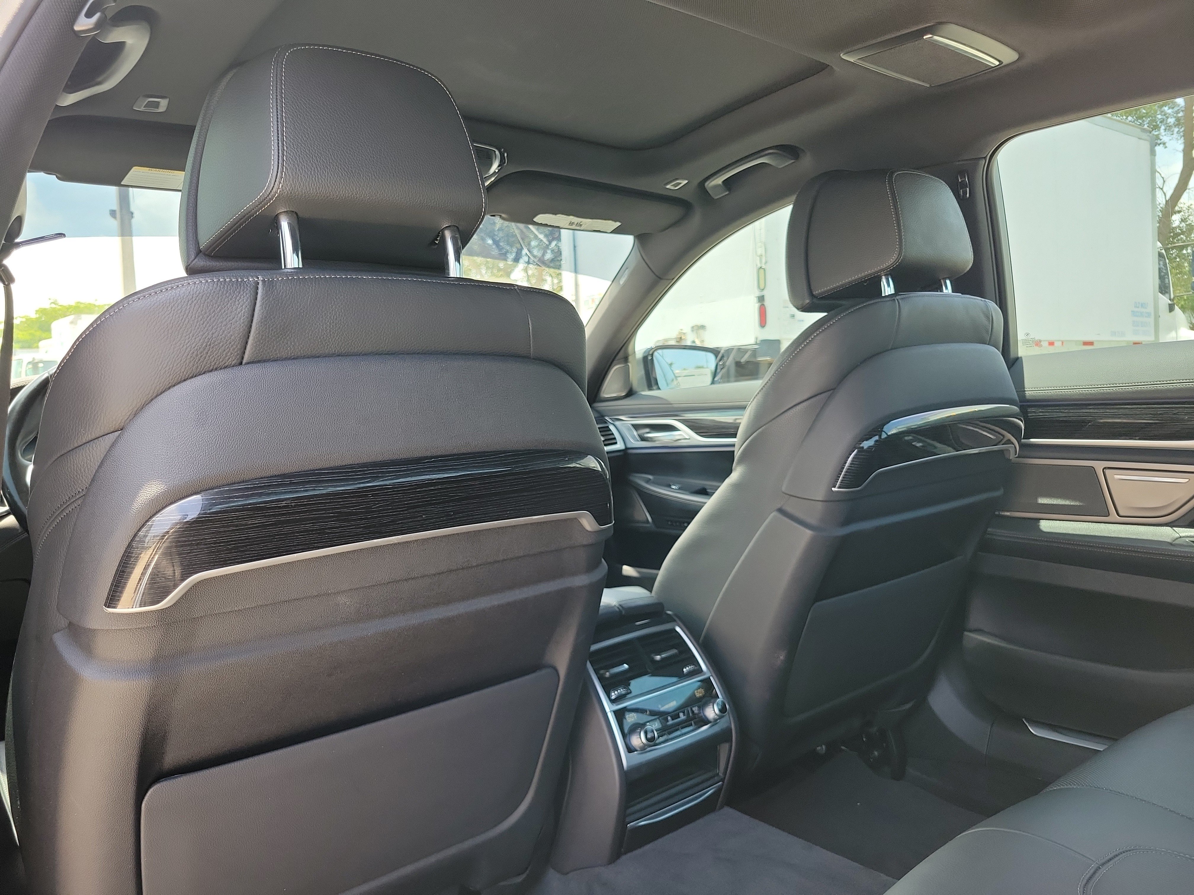 Used 2022 BMW 740i w/ M Sport Package RWD image 16