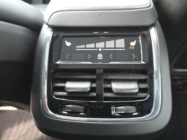 Certified 2023 Volvo XC60 B6 Ultimate w/ Protection Package Premier image 23