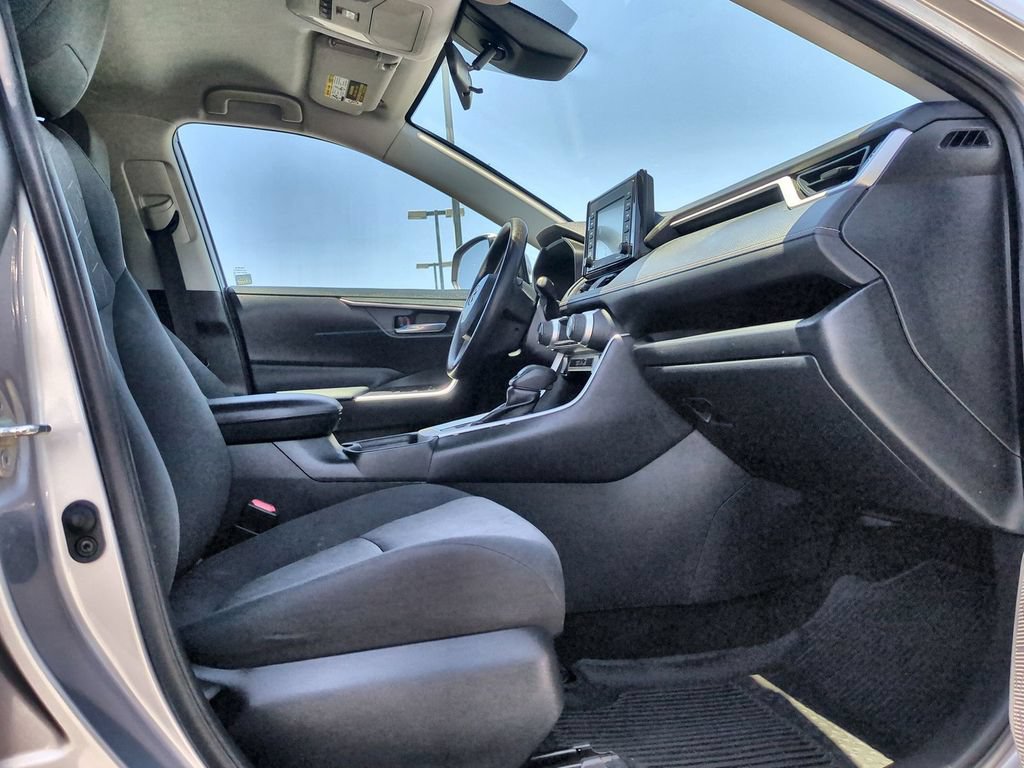 Used 2020 Toyota RAV4 XLE AWD/4WD image 34