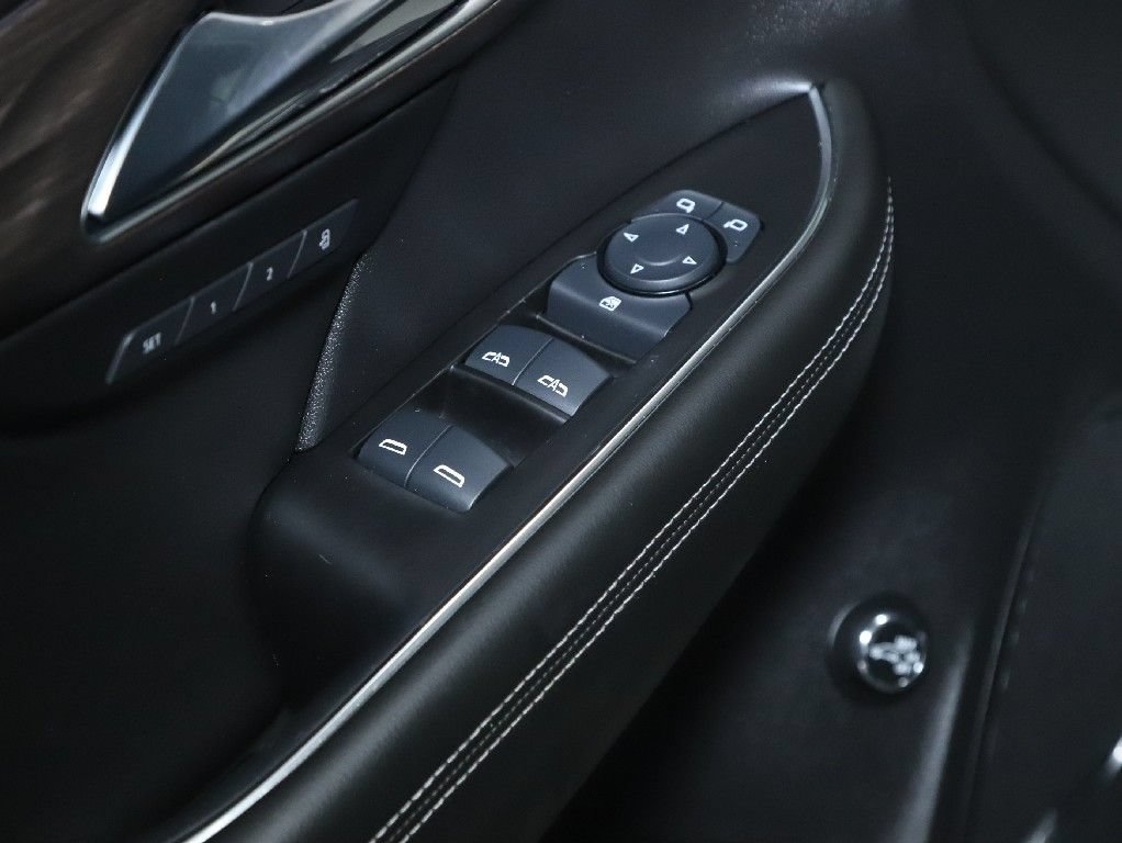 Used 2023 Buick Envision Avenir AWD/4WD image 17