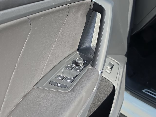 Used 2018 Volkswagen Tiguan SEL Premium AWD/4WD image 19