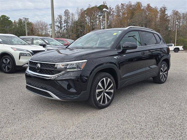 Used 2024 Volkswagen Taos SE image 4