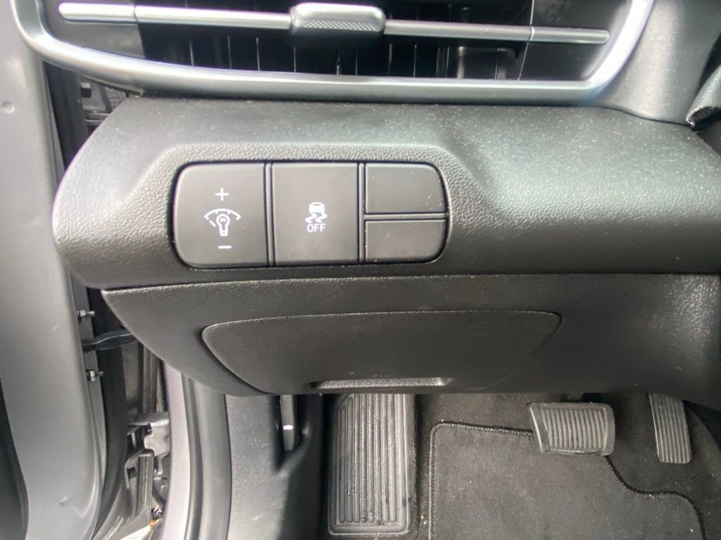Used 2025 Hyundai Elantra SEL FWD image 15