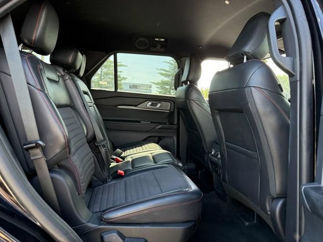 Used 2025 Ford Explorer ST-Line w/ ST-Line Street Pack AWD/4WD image 10