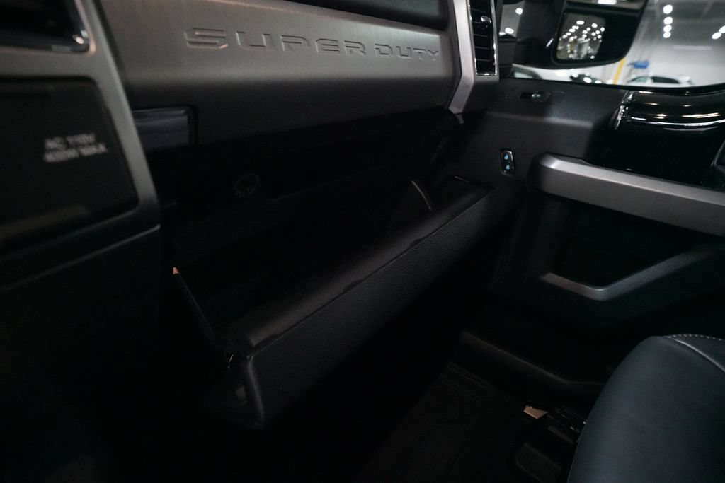 Used 2022 Ford F350 Platinum w/ FX4 Off-Road Package AWD/4WD image 29