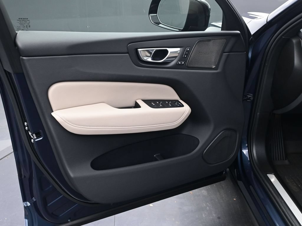 New 2026 Volvo XC60 B5 Plus w/ Climate Package AWD/4WD image 12