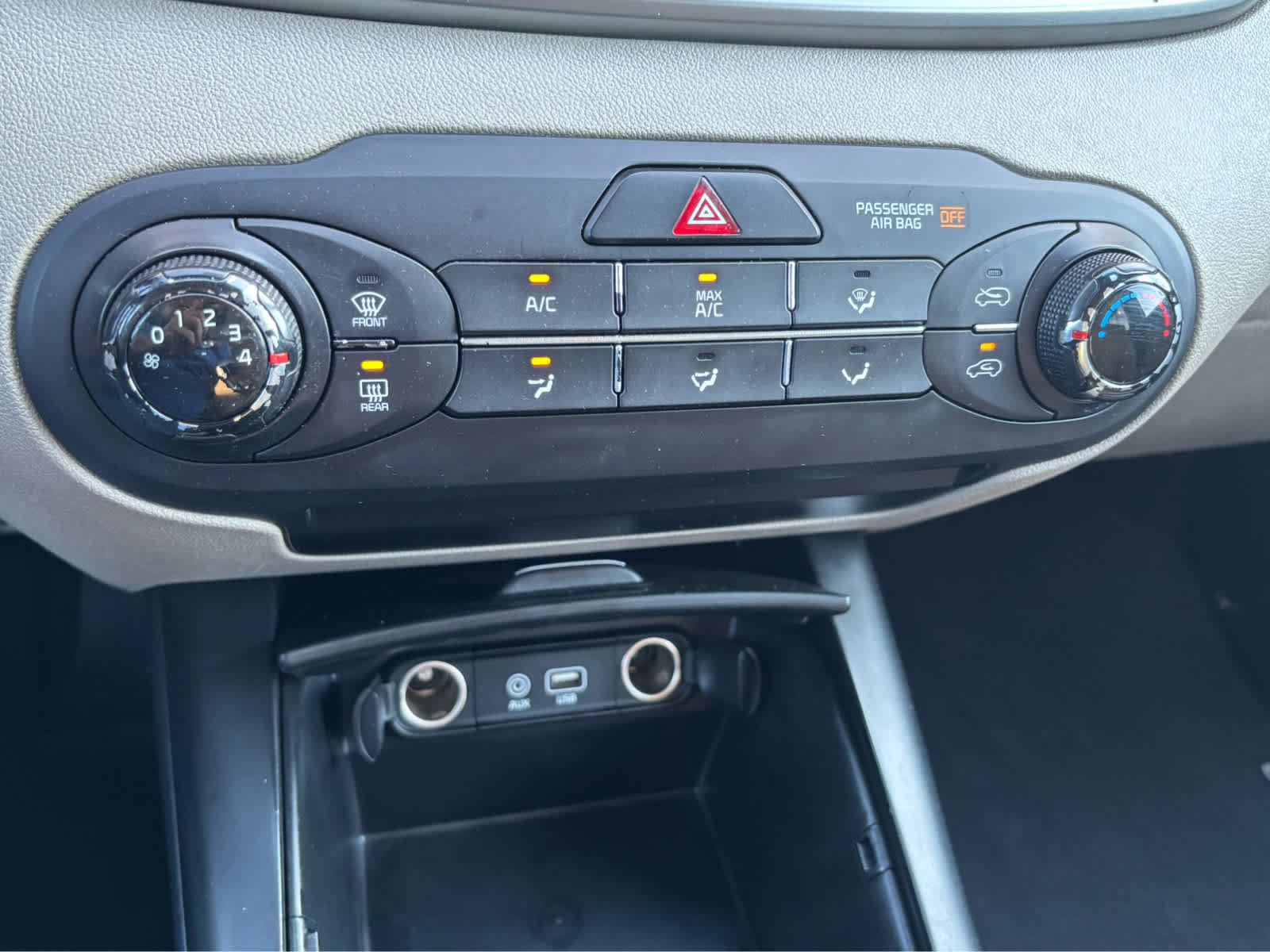 Used 2020 Kia Sorento LX FWD image 23