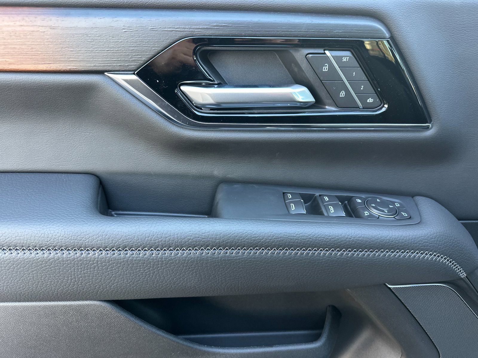 New 2026 GMC Yukon XL Denali w/ Sun & Power Step Package AWD/4WD image 11