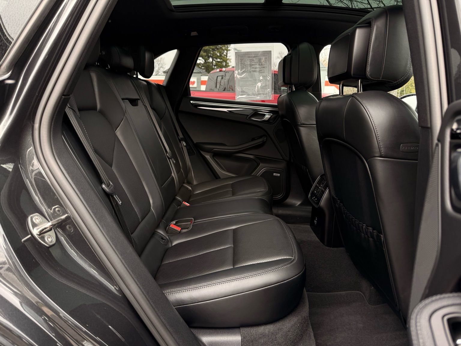 Used 2022 Porsche Macan image 29