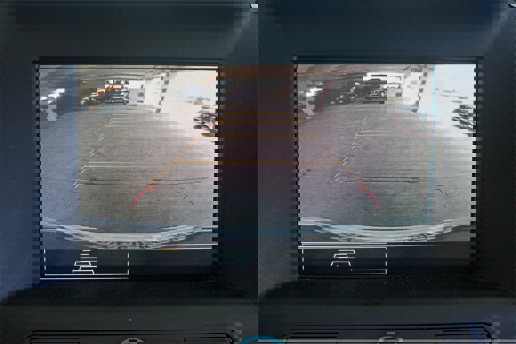 Used 2023 GMC Terrain SLE w/ Driver Convenience Package image 12