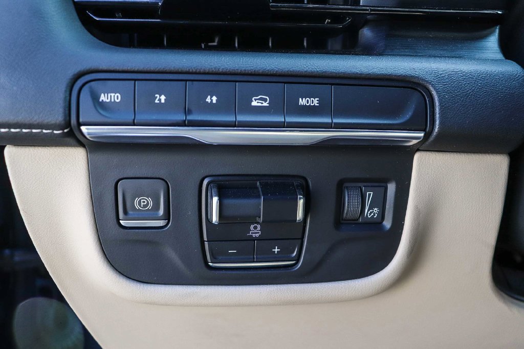 Used 2023 Cadillac Escalade Premium Luxury w/ Performance Package AWD/4WD image 27