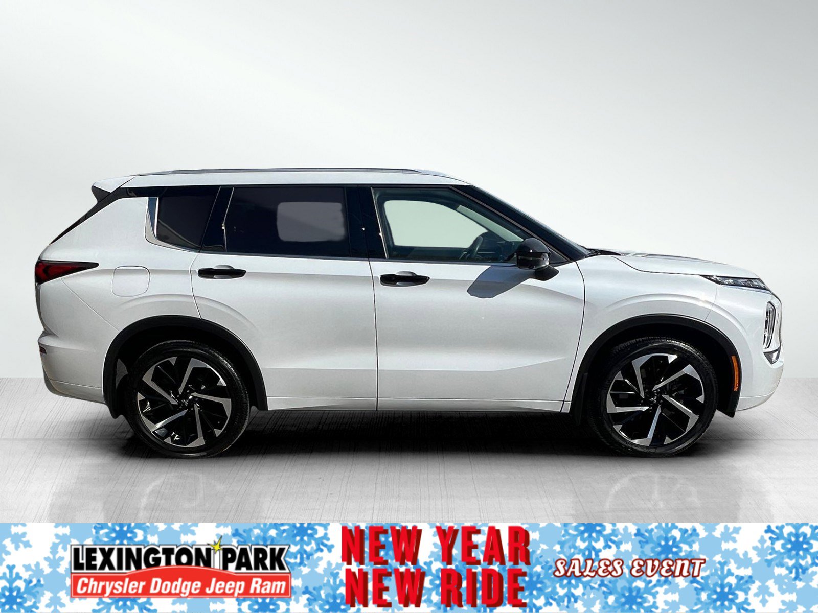 Used 2023 Mitsubishi Outlander SEL image 4