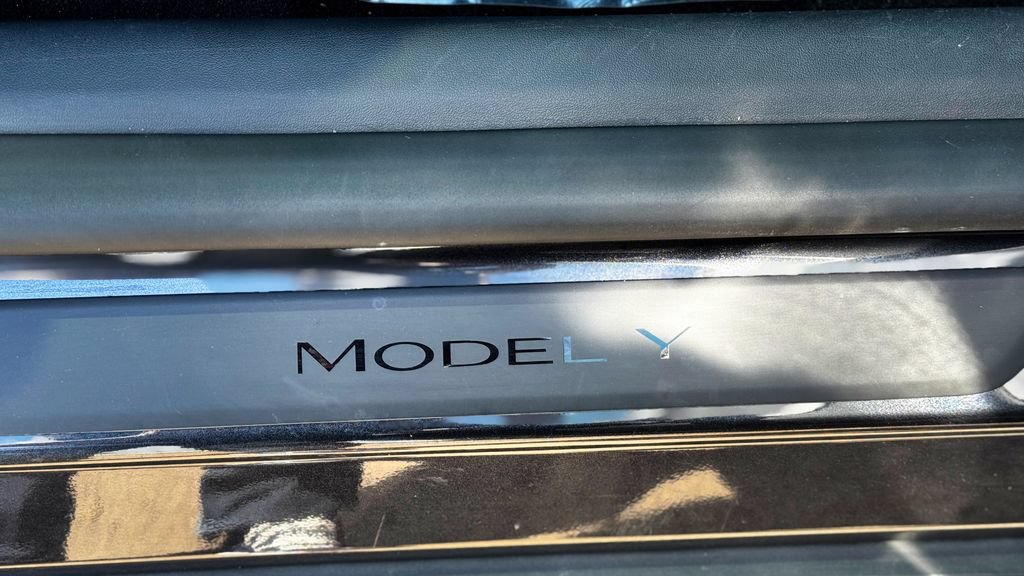 Used 2024 Tesla Model Y Long Range RWD image 80