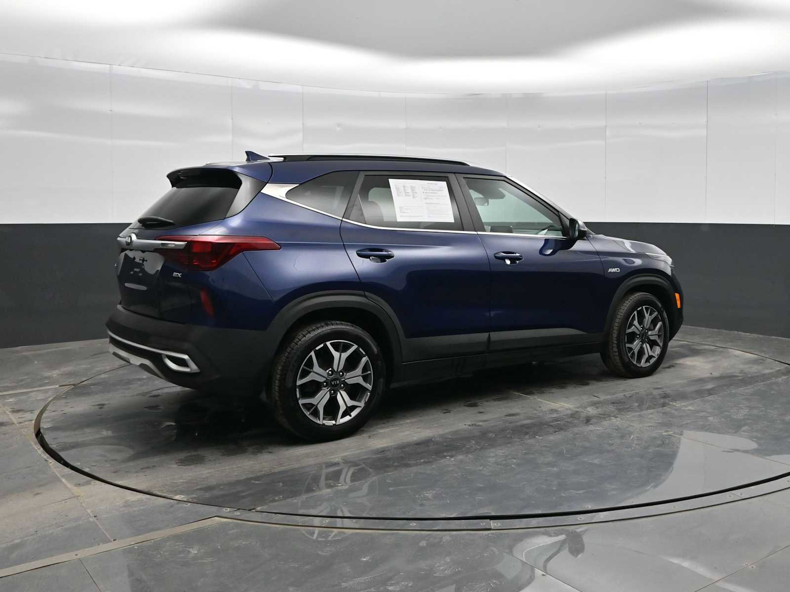 Used 2021 Kia Seltos EX image 8