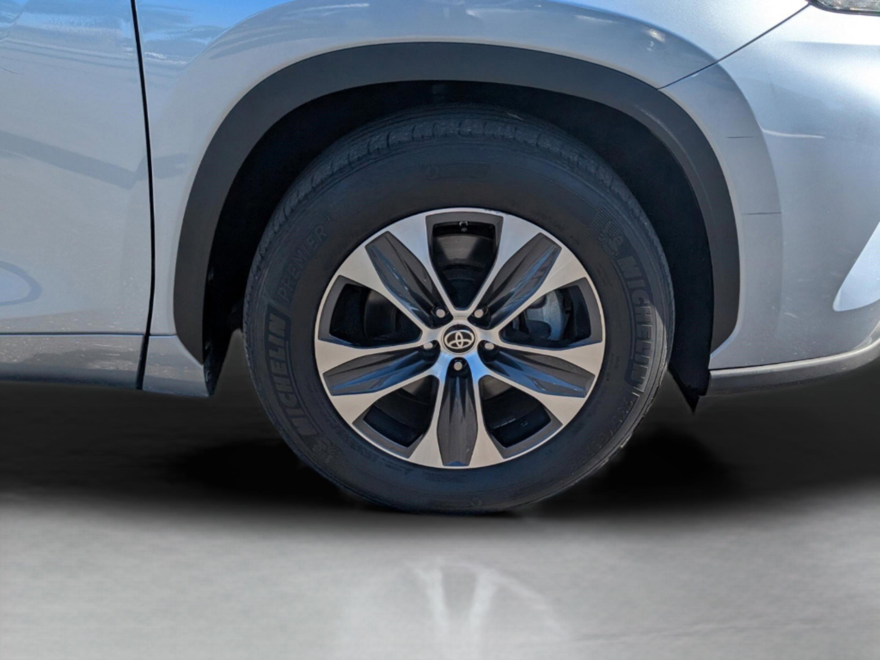 Used 2021 Toyota Highlander XLE FWD image 10