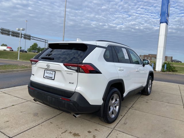 Used 2025 Toyota RAV4 XLE FWD image 11