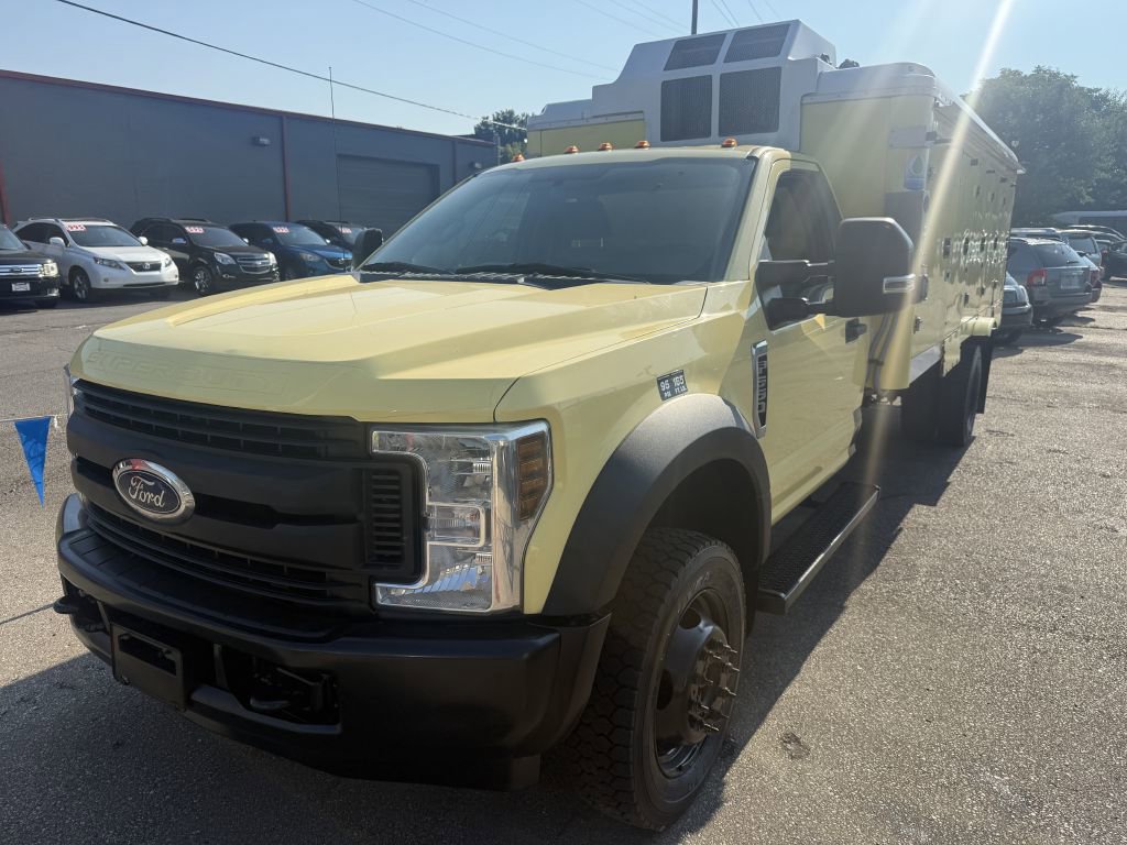 Used 2019 Ford F550 2WD Regular Cab Super Duty image 2