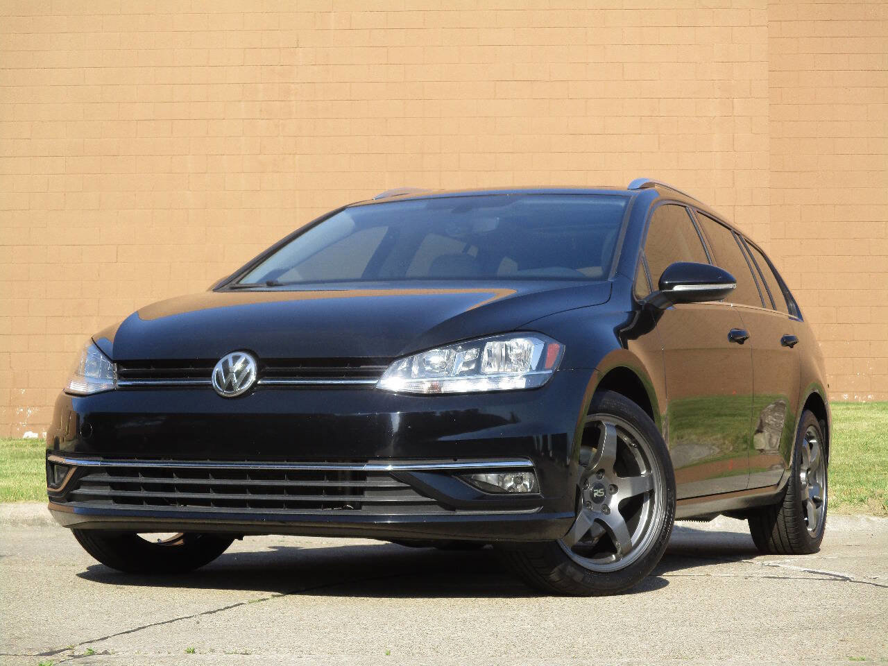 Used 2018 Volkswagen Golf SEL FWD image 7